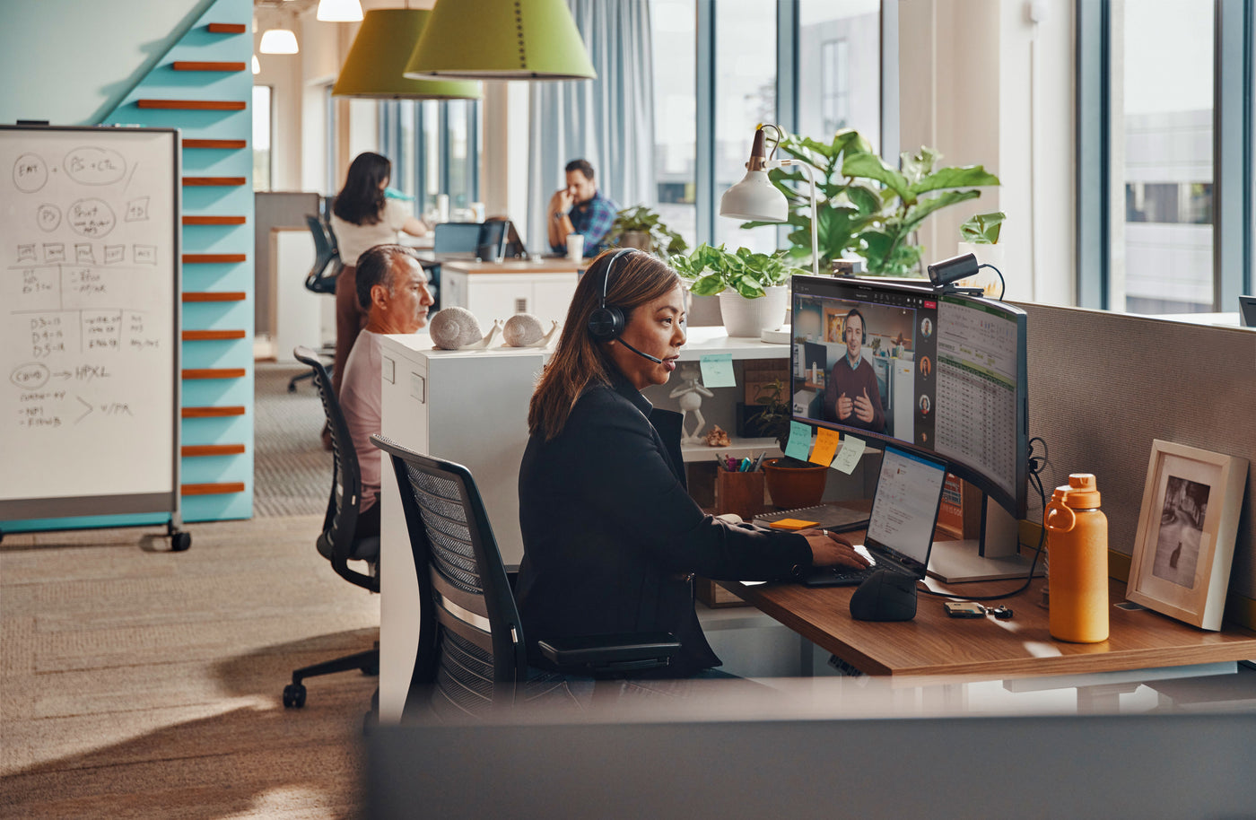 A customer support team member from Crazy Kangaroo helps a customer with their query over the phone
