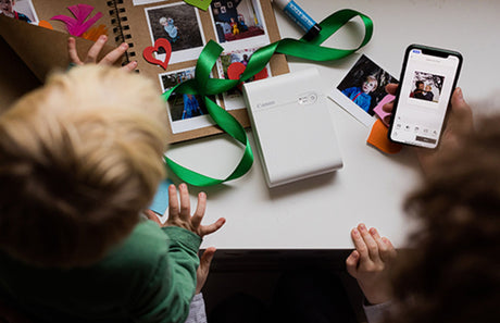 children printing christmas crafts